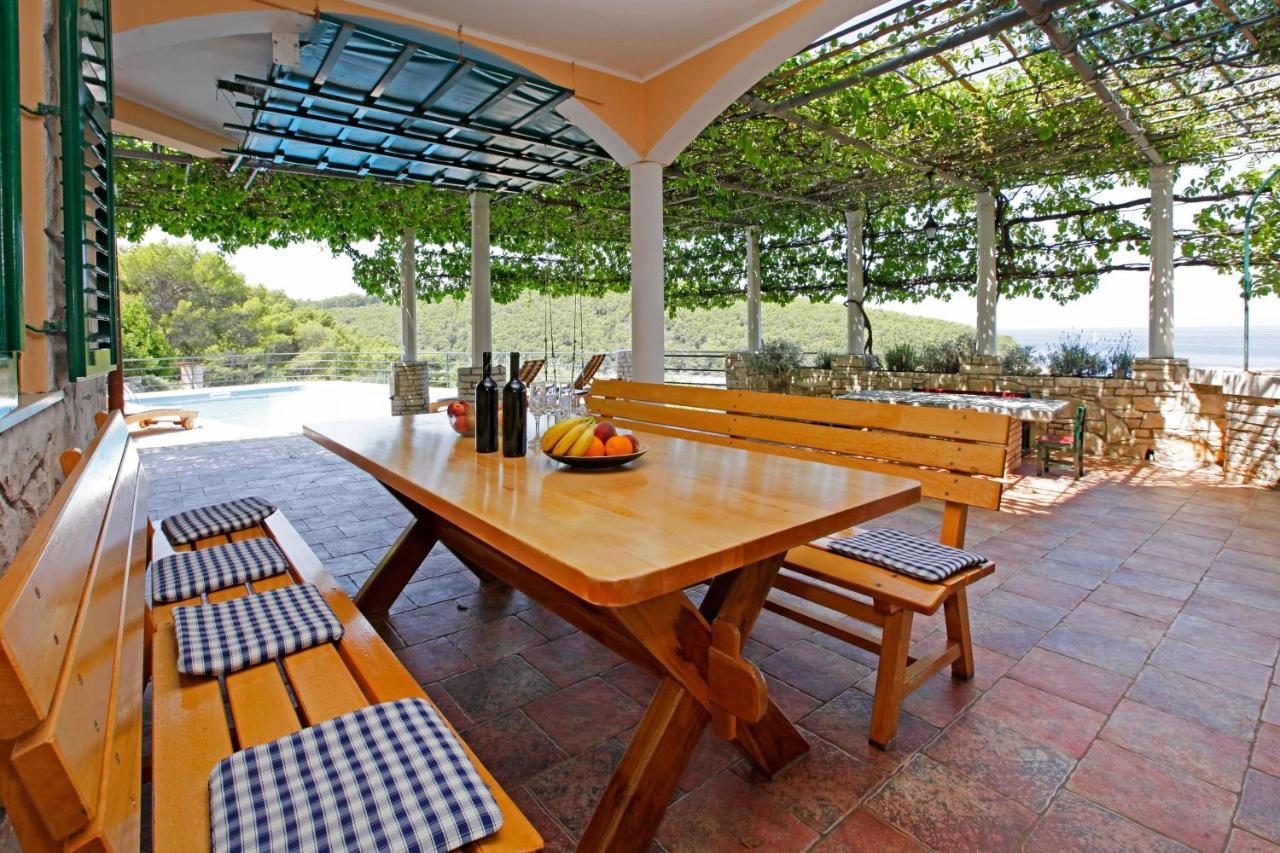 Unique Seaside Villa With Pool Vela Luka Exterior foto