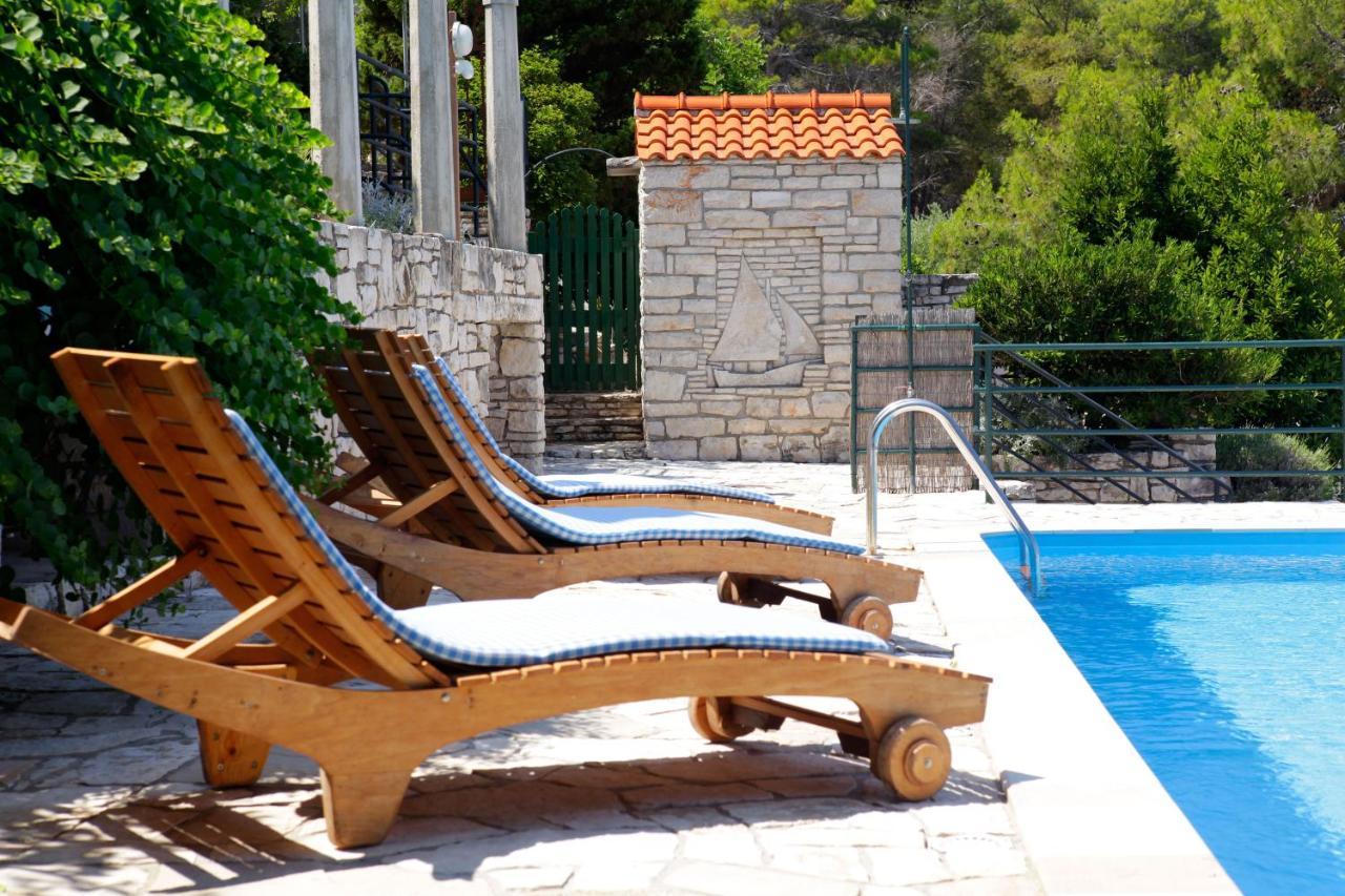 Unique Seaside Villa With Pool Vela Luka Exterior foto